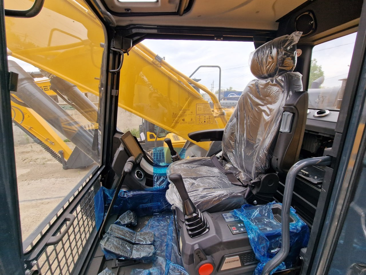 Фото гус. экс. Beezone В370EW. Продажа и обслуживание грузовой техники и спецтехники в г. Новосибирск компания СТИ