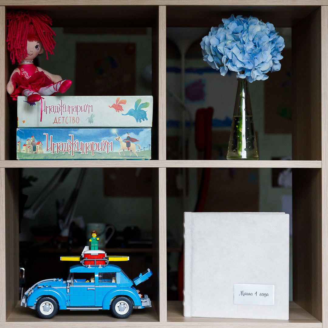 Фотокнига в квартире семейного фотографа Константина Дерягина