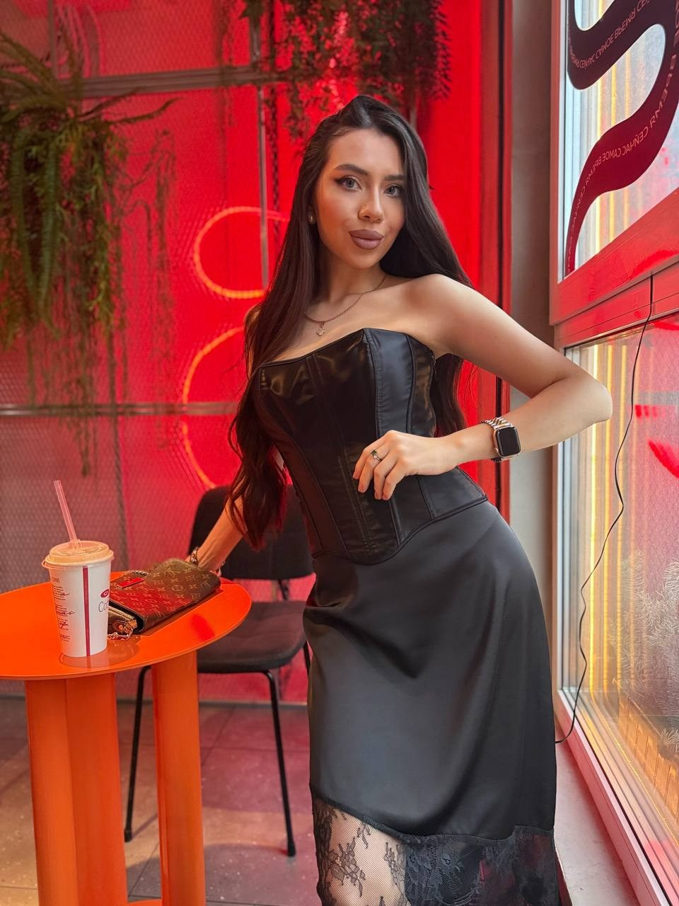 Регина К  Размер XS. Рост 158 см Параметры 85/62/86. LUNAPRO Дом стильных, сборных и индивидуальных съемок для брендов