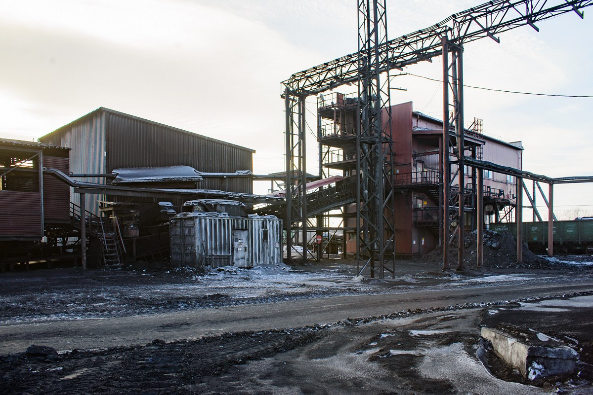 СИБАНТРАЦИТ угольный разрез. Фотограф Сергей Сергеев