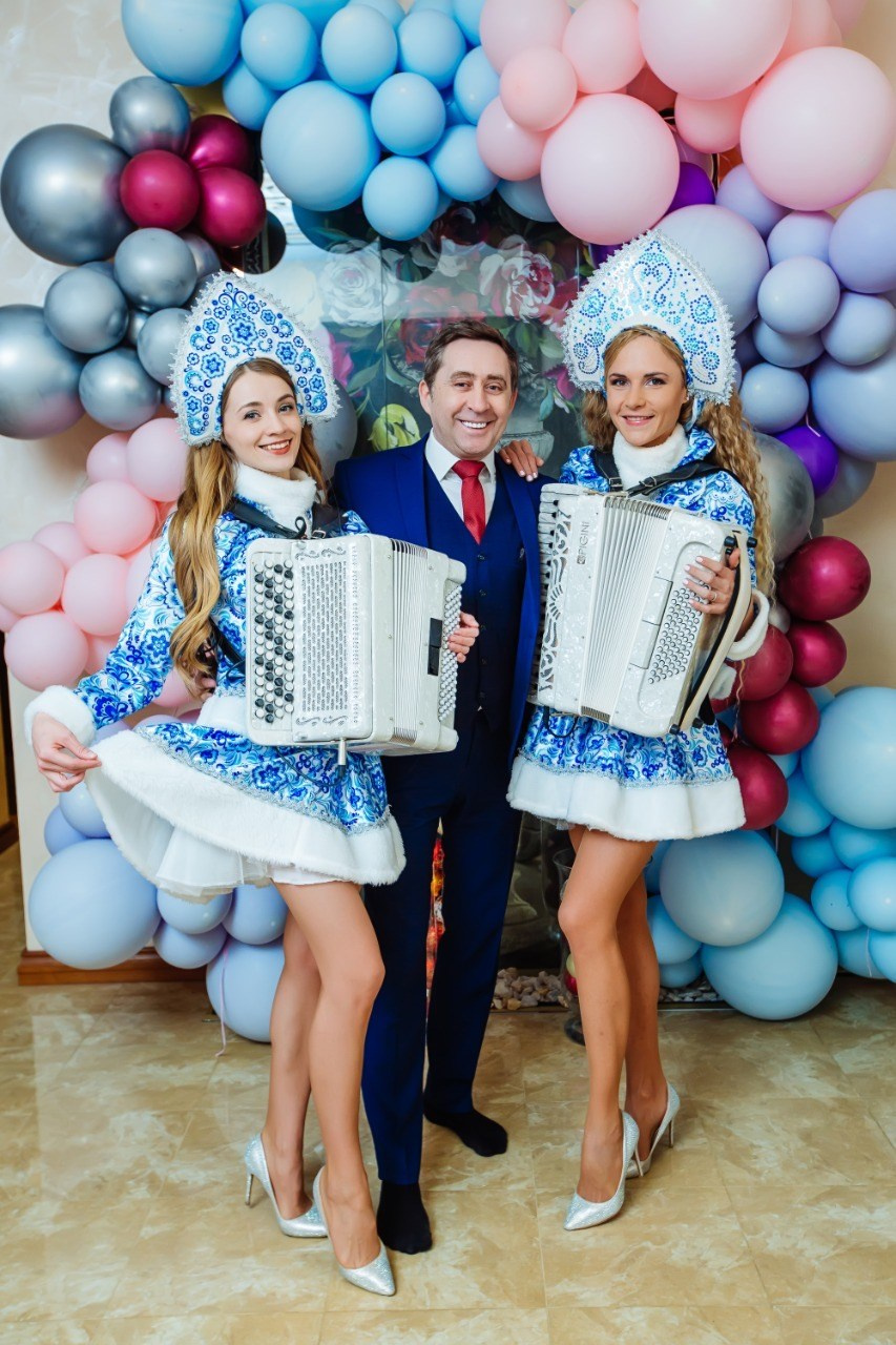 Новый год. Ведущий Валерий Чигинцев