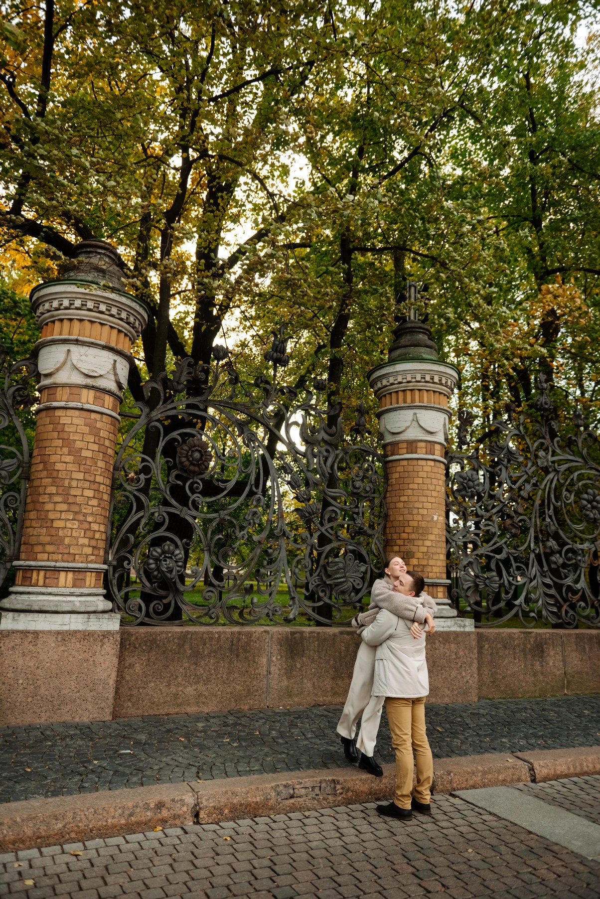 Осенняя фотосессия с парнем в Питере в центре города. Свадебный и сеейный фотограф в Санкт-Петербурге Елена Худякова