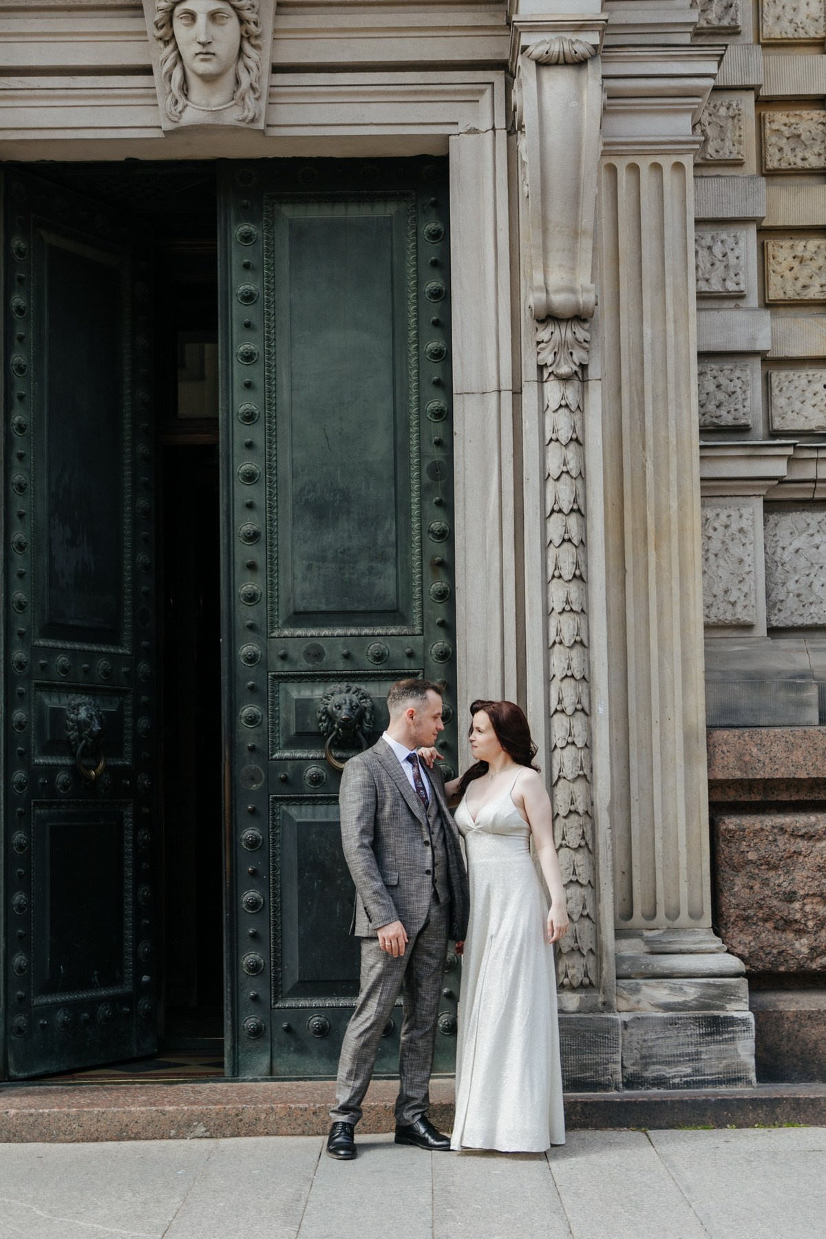 Свадебная прогулка в СПб, фотограф Денис Дорфф. Фотограф крещение венчание в Петербурге! Помогает подобрать храм и посоветовал душевного батюшку в СПб