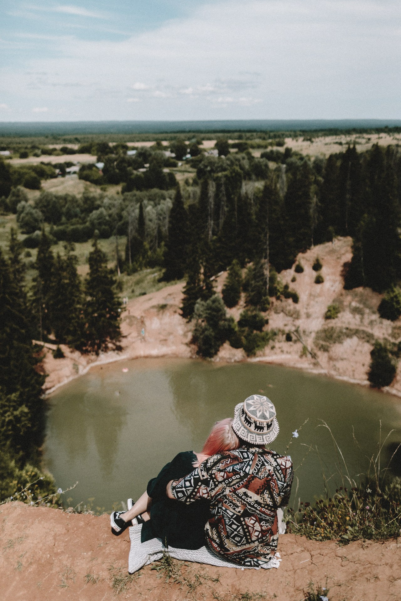 О прекрасные объятия на улицах Казани. Про любовь