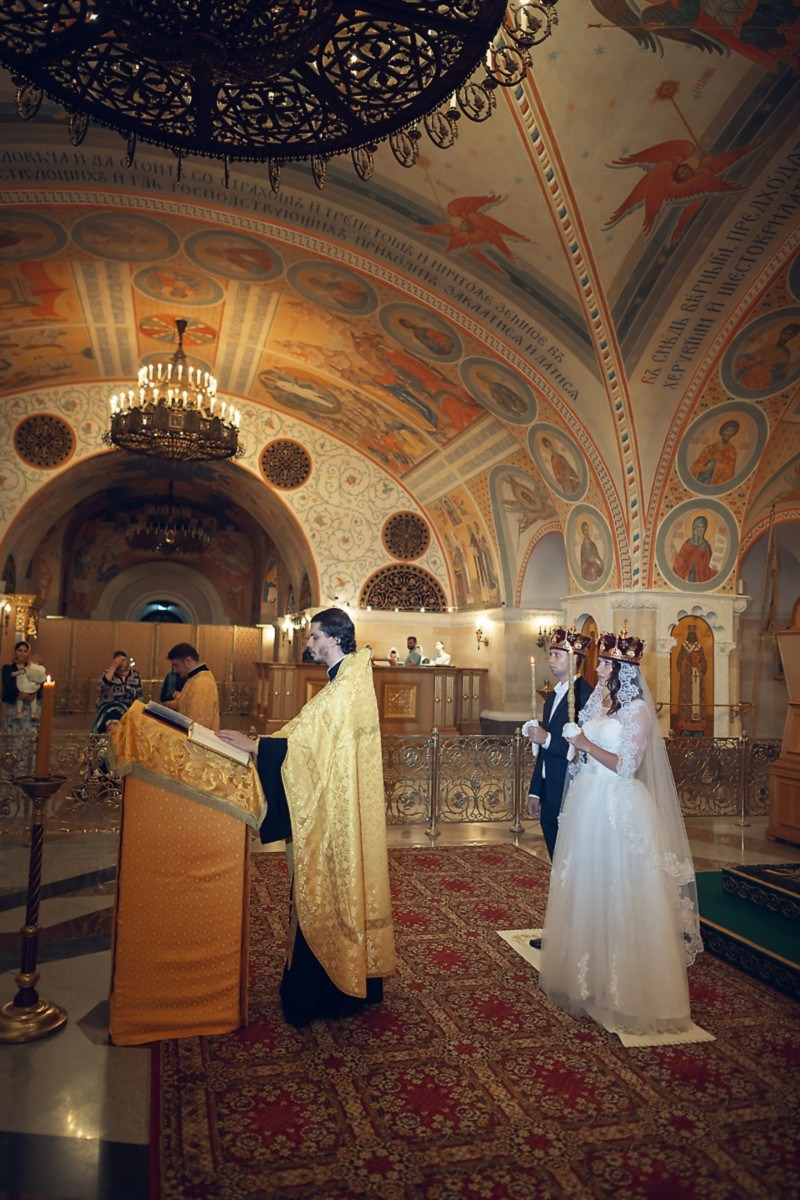 Венчание в главном Храме. Свадебный и репортажный фотограф в Москве и Московской области