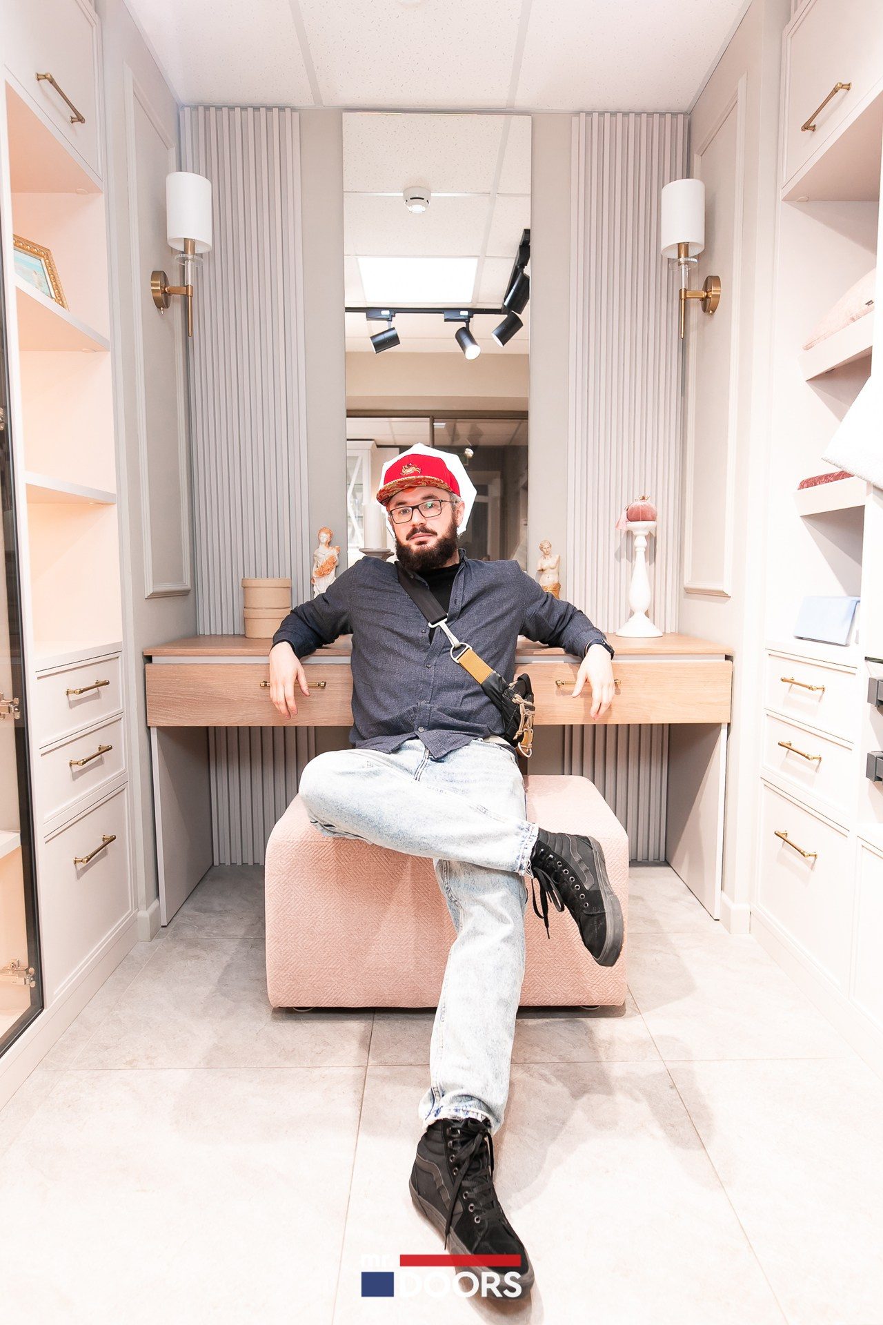 Игра в мафию среди дизайнеров в салоне Mr.Doors. JUSTDOITBRATFILMS