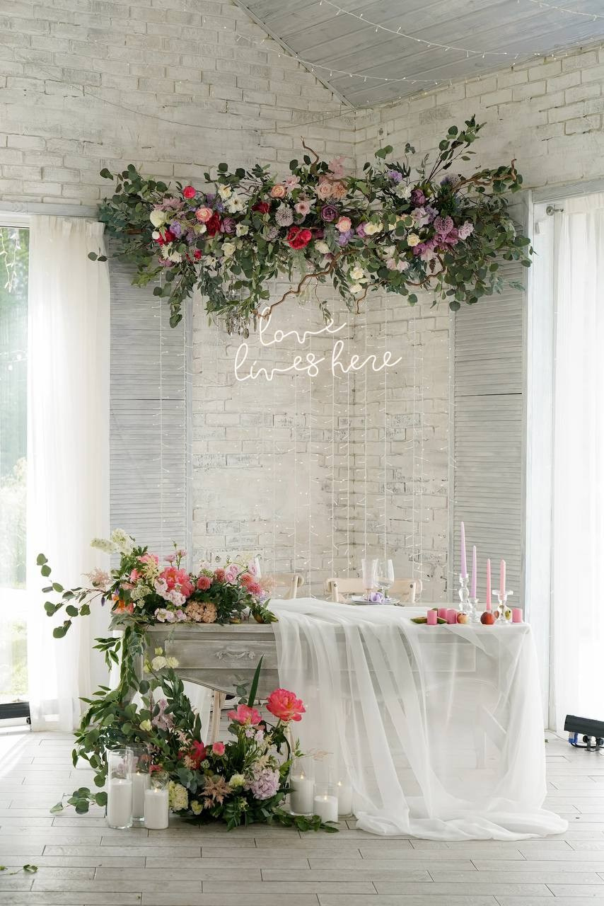 Яркий декор с использованием фруктов и овощей. Подрядчики и друзья сети свадебных площадок House for wedding