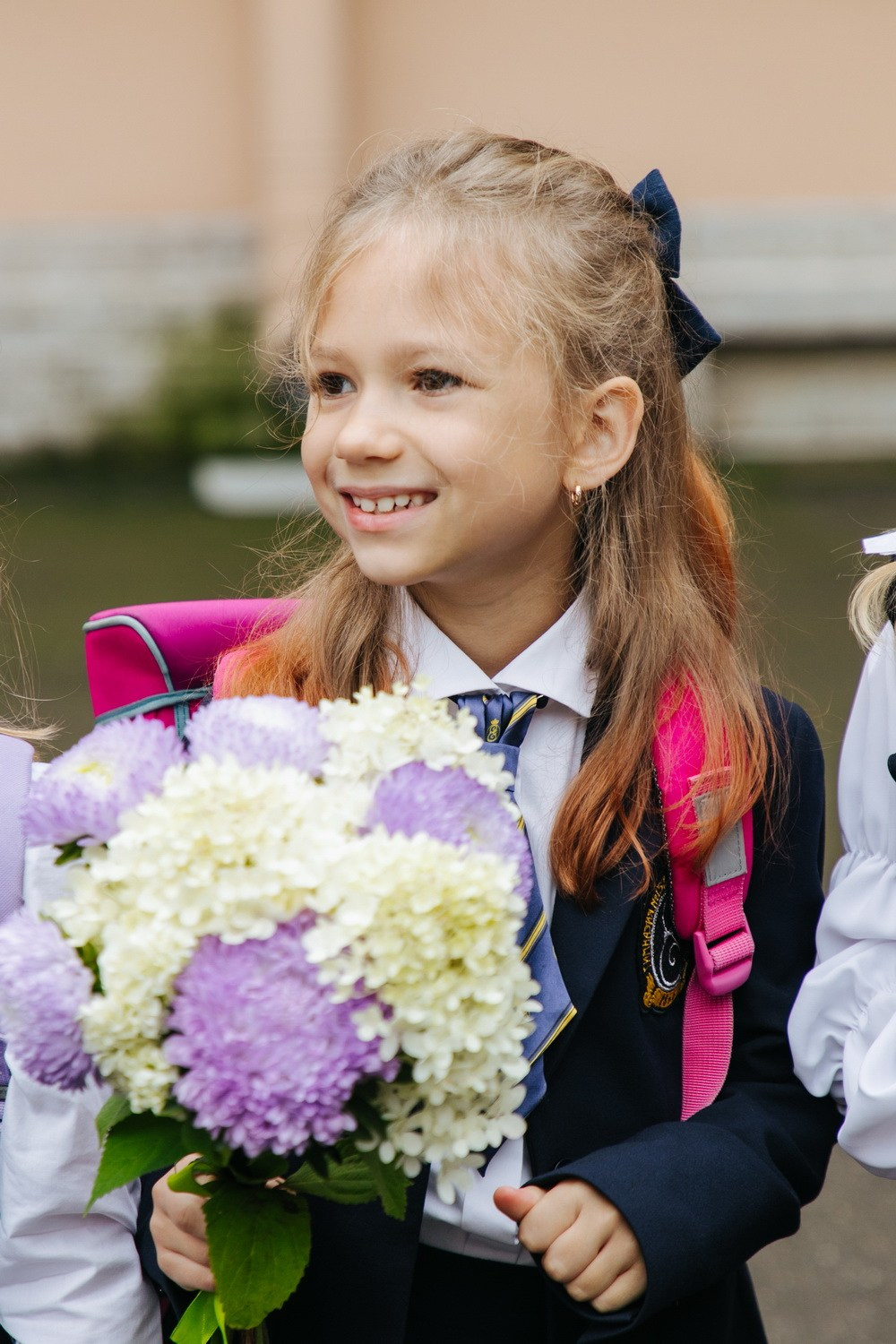 Школьники 1 сентября, линейка. Фотограф крещение венчание в Петербурге! Помогает подобрать храм и посоветовал душевного батюшку в СПб