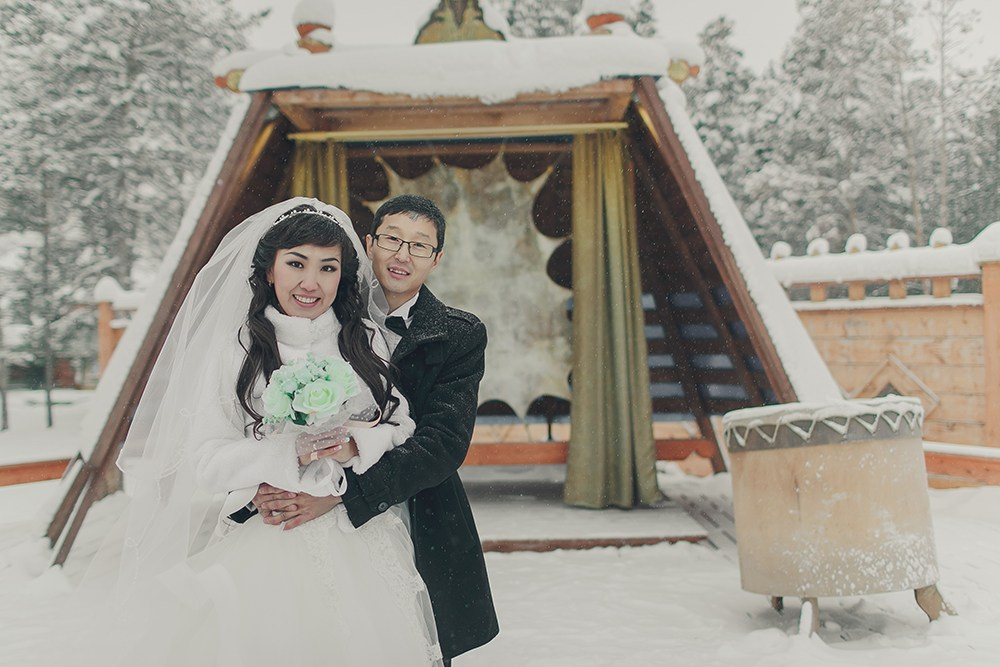 Зимнее свадебное фото. Фотограф Надежда Куин, Якутск