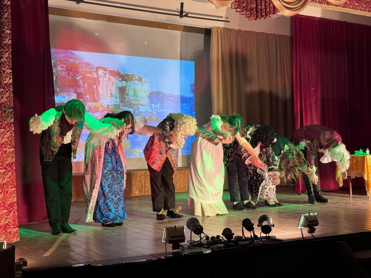 Фотографии "Трактирщица"