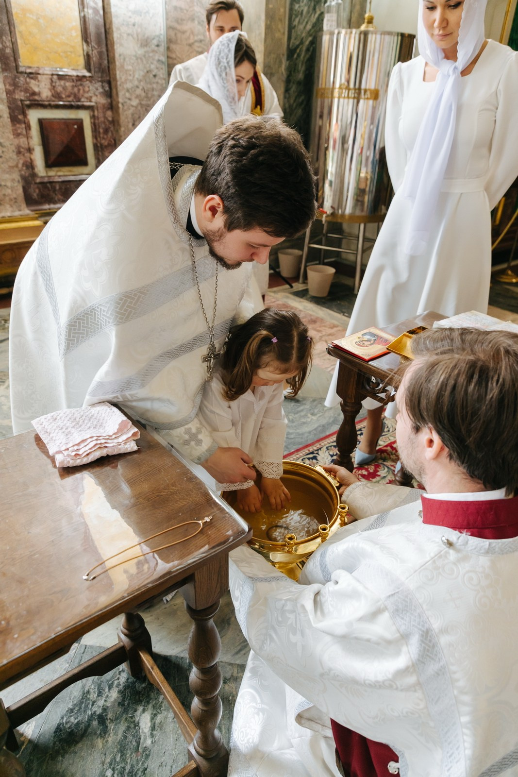Крещение ребенка в Исаакиевском соборе СПб. Фотограф крещение венчание в Петербурге! Помогает подобрать храм и посоветовал душевного батюшку в СПб