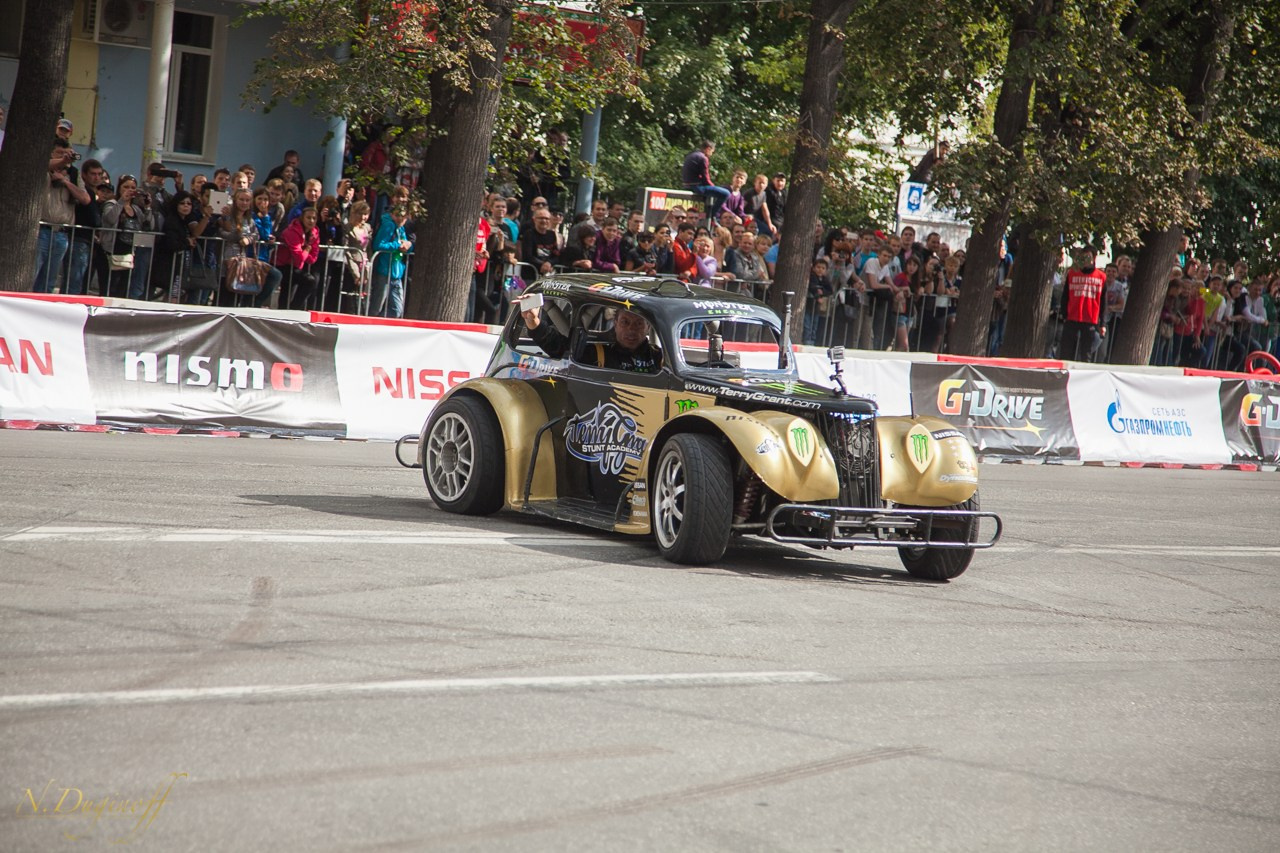 Nissan Nissmo Drive. Профессиональный фотограф Дугинов Николай | Екатеринбург