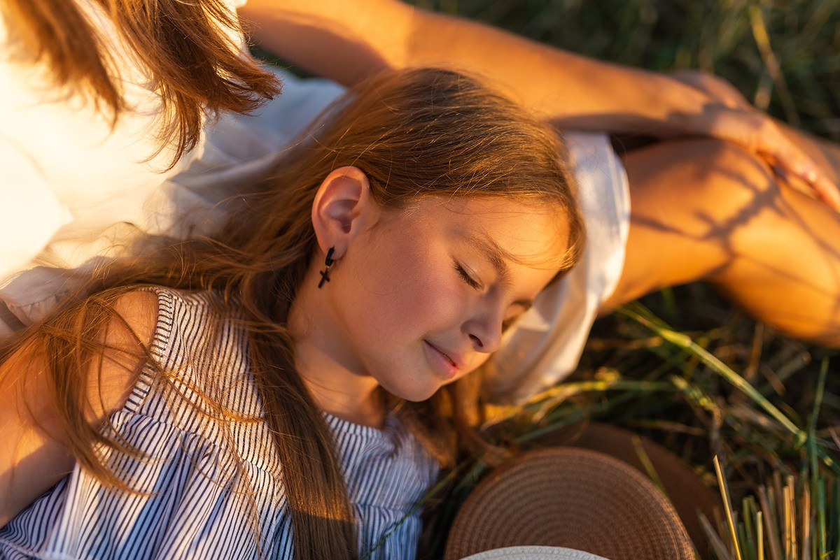 Поле, закат и наши улыбки. Фотограф Мария Ковкова