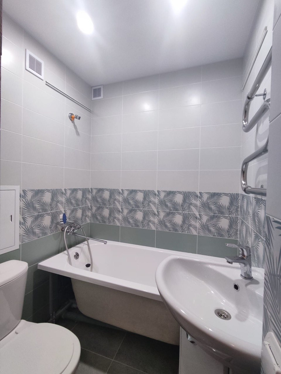 Ванная комната (ул. А. Губкина д. 1). Ремонт санузла, туалета, ванной под ключ в Казани. Укладка плитки