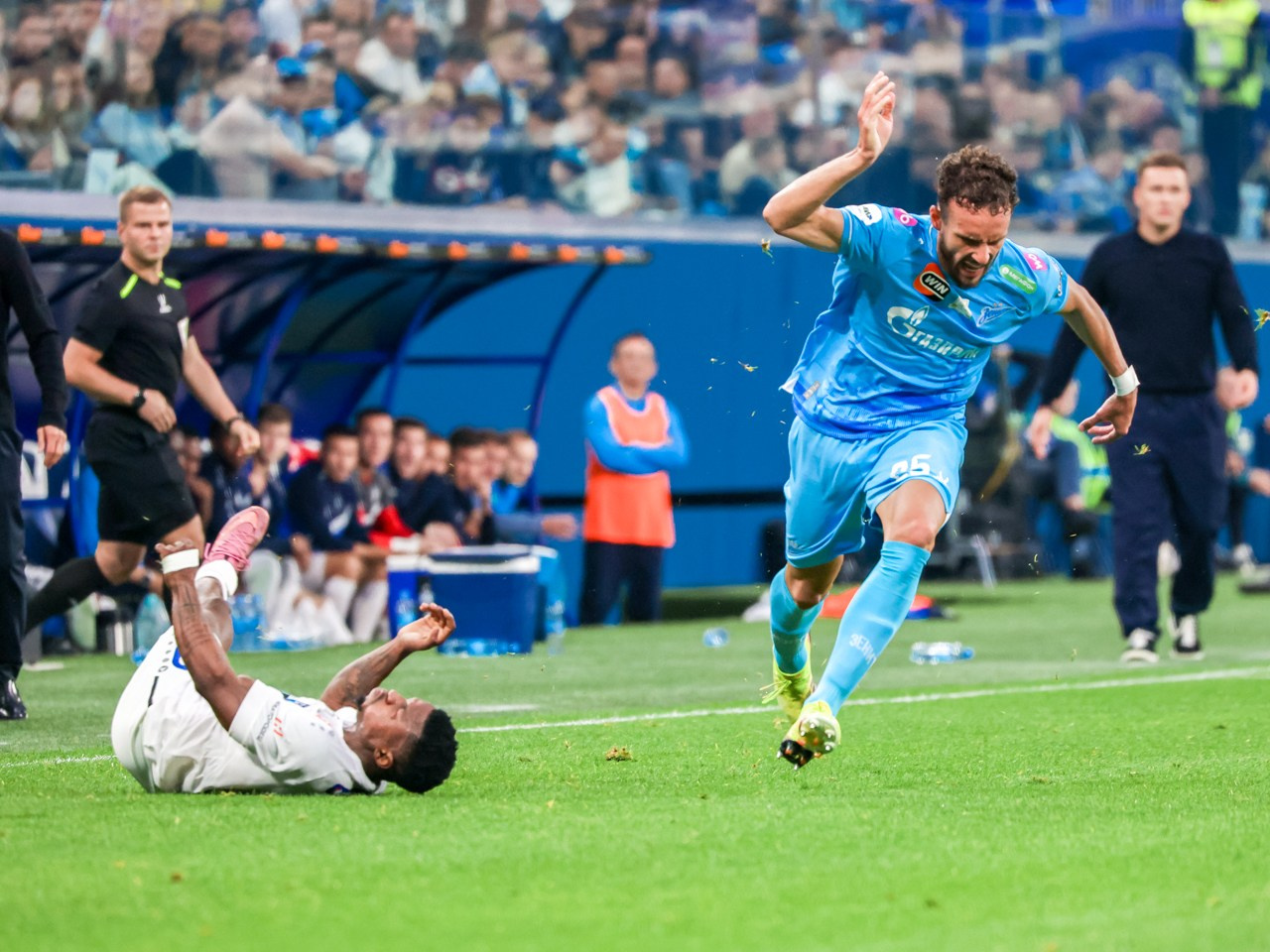 Матч 7-го тура МИР Российской Премьер-Лиги ФК Зенит- ФК Пари (Нижний Новгород). Спортивный кадр- сообщество спортивных фотографов РФ