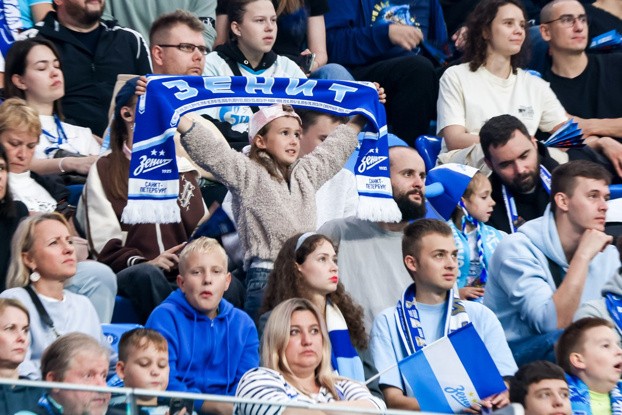 Матч 7-го тура МИР Российской Премьер-Лиги ФК Зенит- ФК Пари (Нижний Новгород). Спортивный кадр- сообщество спортивных фотографов РФ