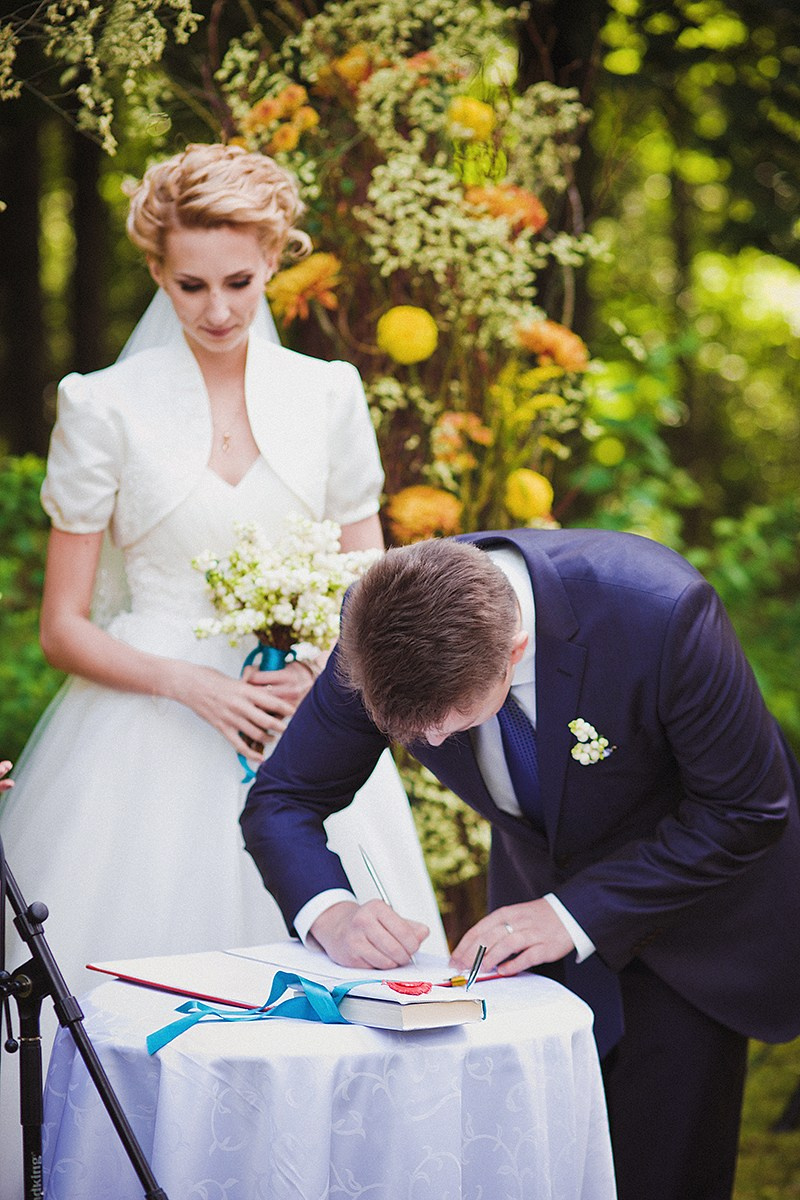 Свадебная прогулка Алекса и Даши. Фотограф крещение венчание в Петербурге! Помогает подобрать храм и посоветовал душевного батюшку в СПб