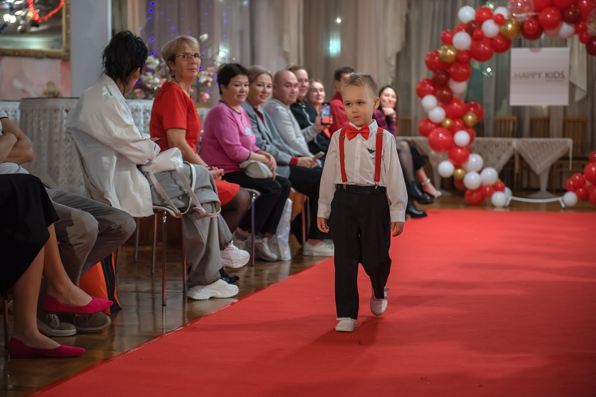 Выпускной в детской школе моделей HAPPYkids 2024. Семейный и коммерческий фотограф в Сочи Александр Бодунов