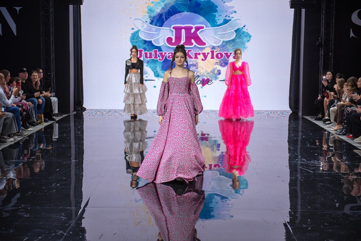 SochiFashionWeek2024 дизайнер Юлия Крылова. Семейный и коммерческий фотограф в Сочи Александр Бодунов
