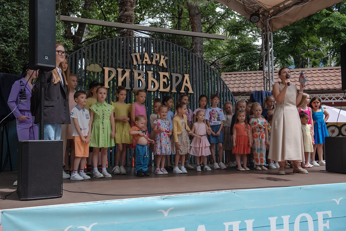 Парк Ривьера дефиле HAPPYkids. Семейный и коммерческий фотограф в Сочи Александр Бодунов