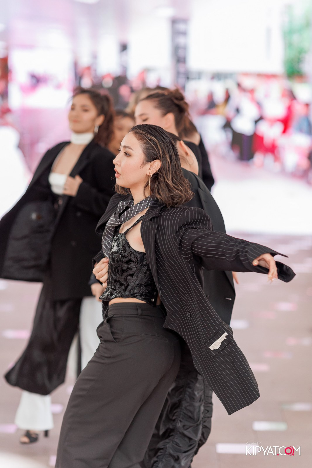 JUNIOR FASHION SHOW. КИПЯТКОМ АЛМАТЫ!