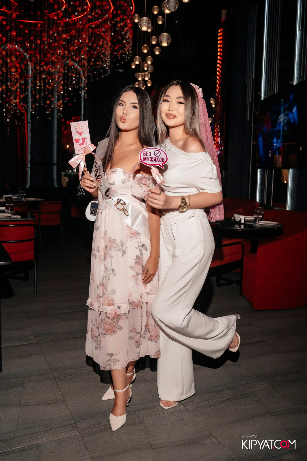 FRIENDS BAR & TERRACE. КИПЯТКОМ АЛМАТЫ!