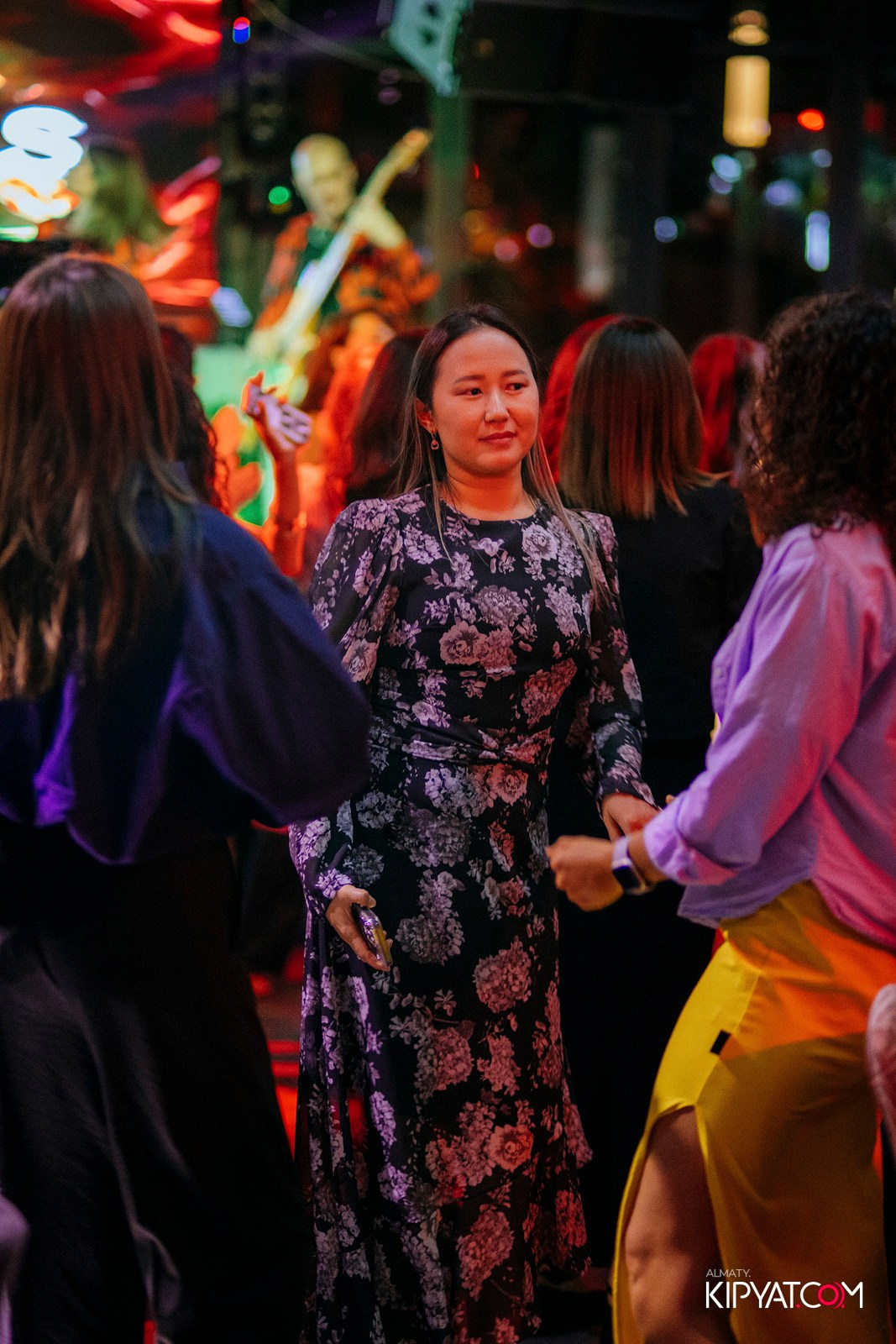 FRIENDS BAR & TERRACE. КИПЯТКОМ АЛМАТЫ!