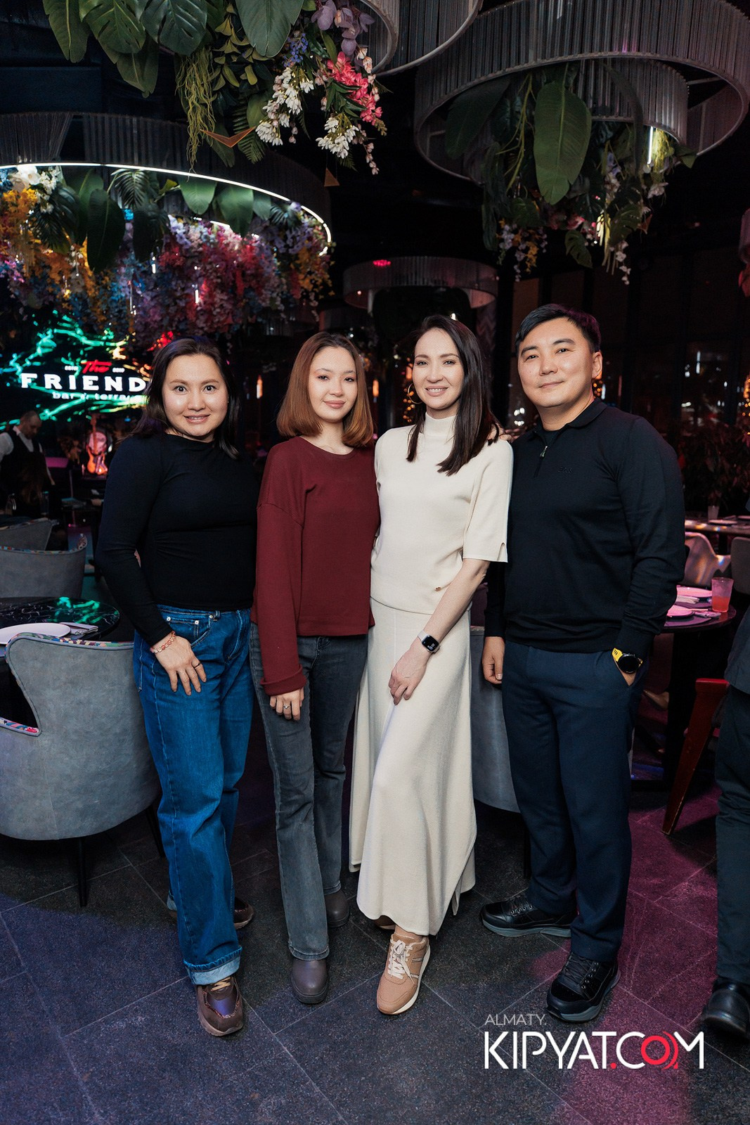 FRIENDS BAR & TERRACE. КИПЯТКОМ АЛМАТЫ!