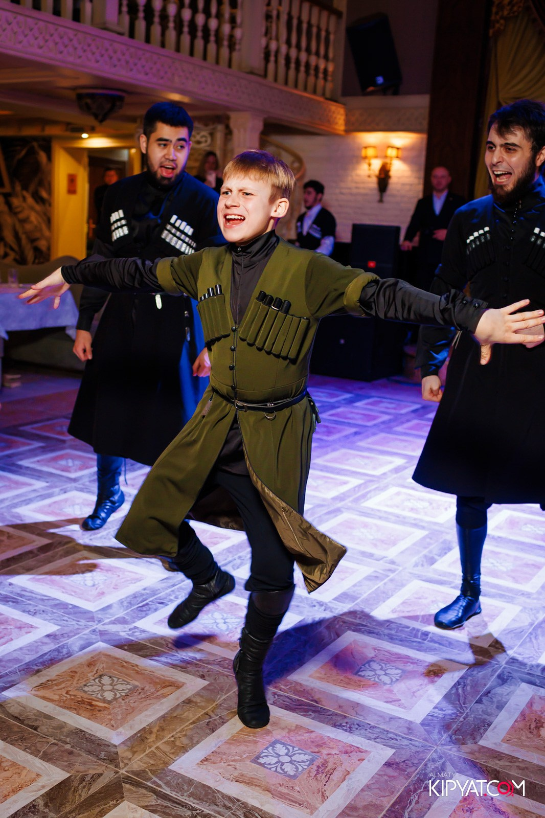 РЕСТОРАН ALAZANI. КИПЯТКОМ АЛМАТЫ!