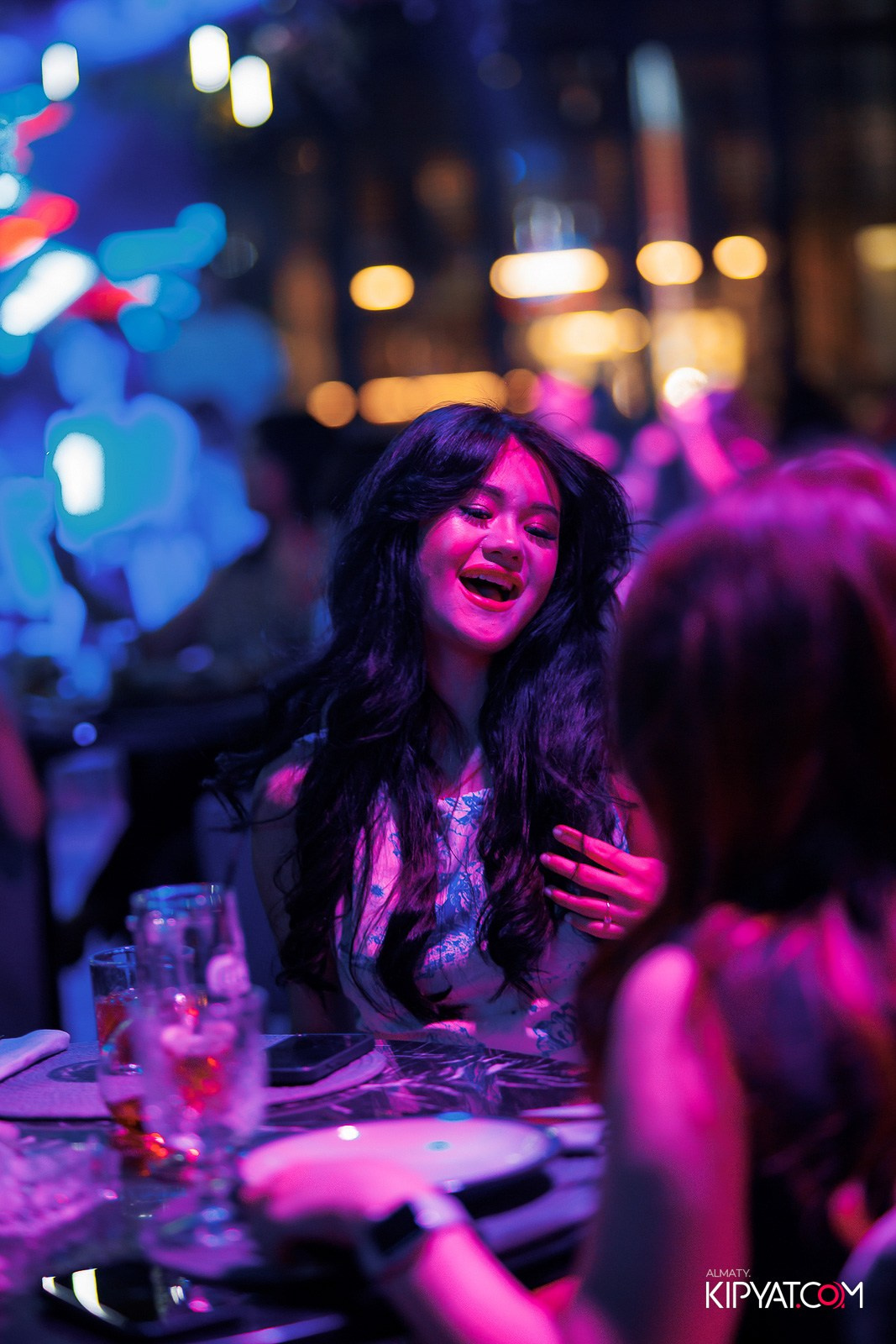 FRIENDS BAR & TERRACE. КИПЯТКОМ АЛМАТЫ!