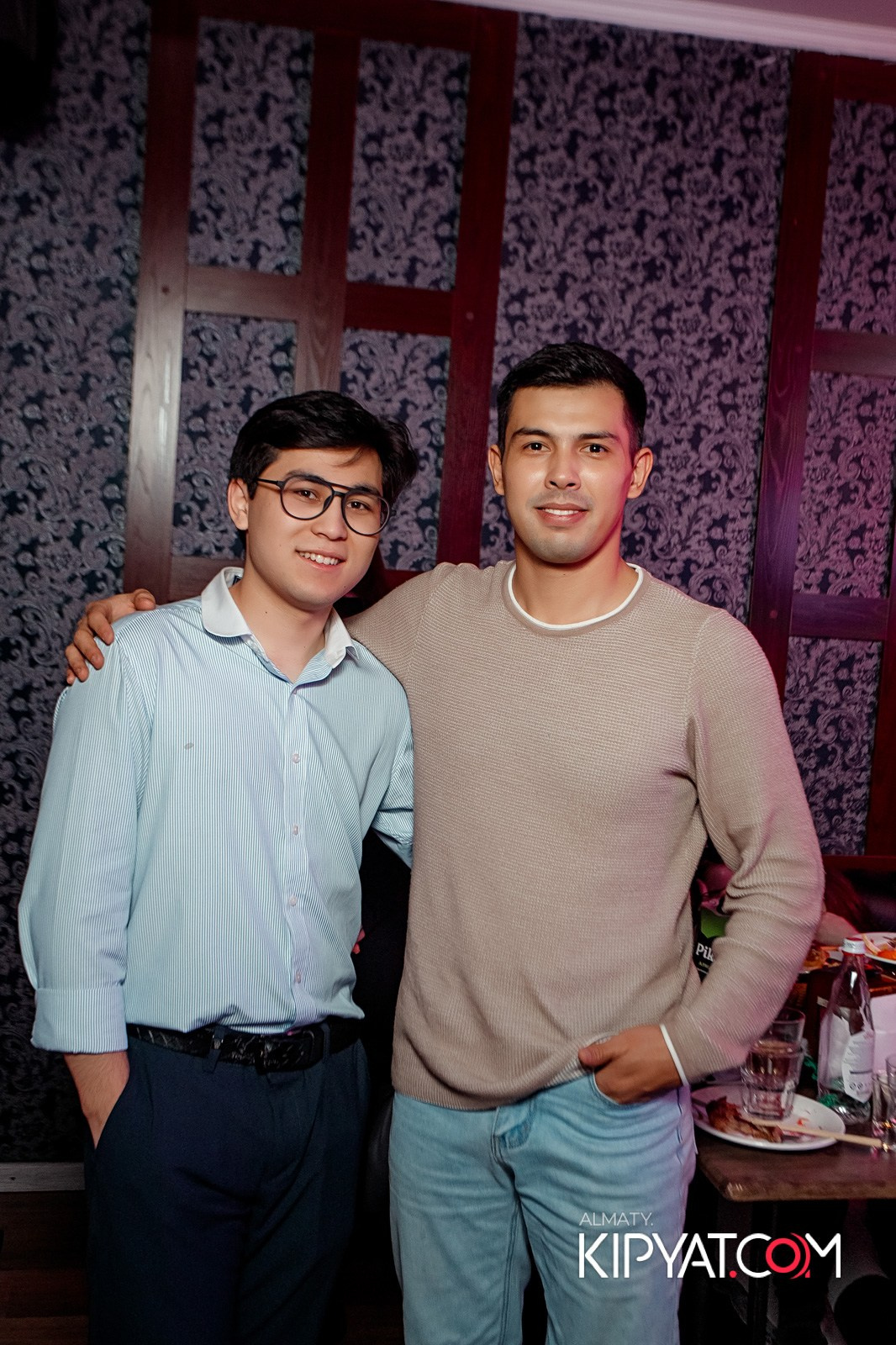 КАРАОКЕ-БАР РОЯЛЬ НА НУРМАКОВА. КИПЯТКОМ АЛМАТЫ!