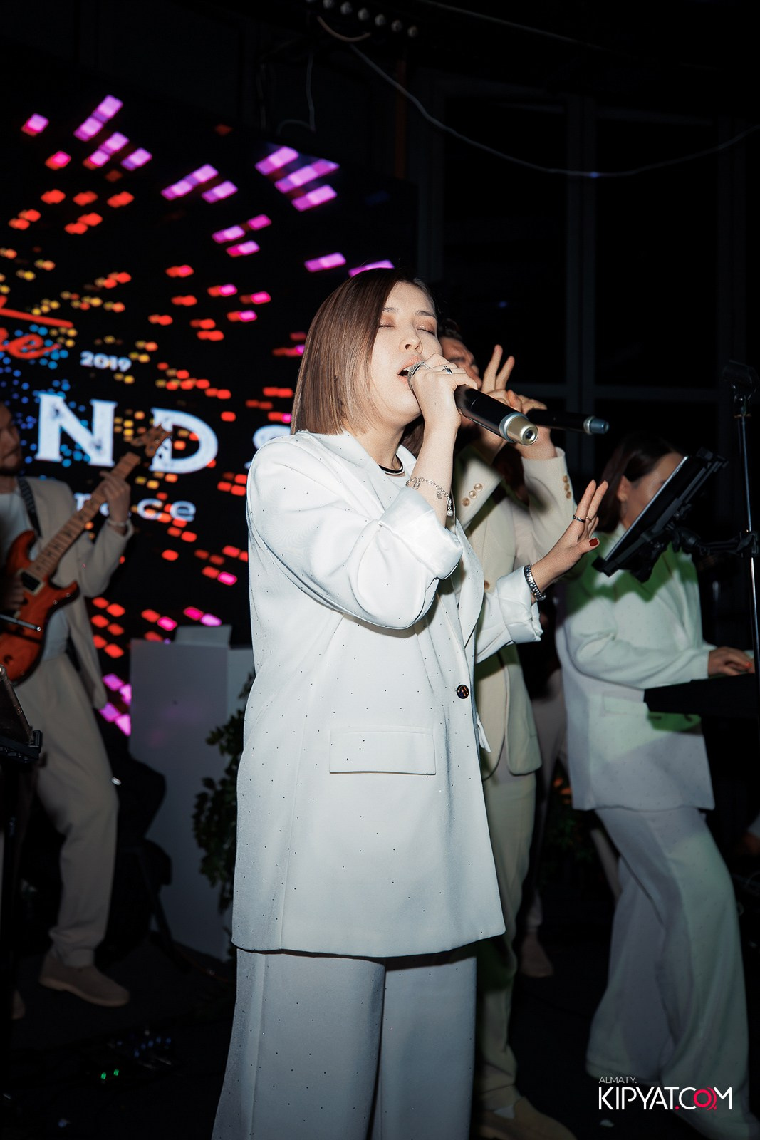 FRIENDS BAR & TERRACE. КИПЯТКОМ АЛМАТЫ!