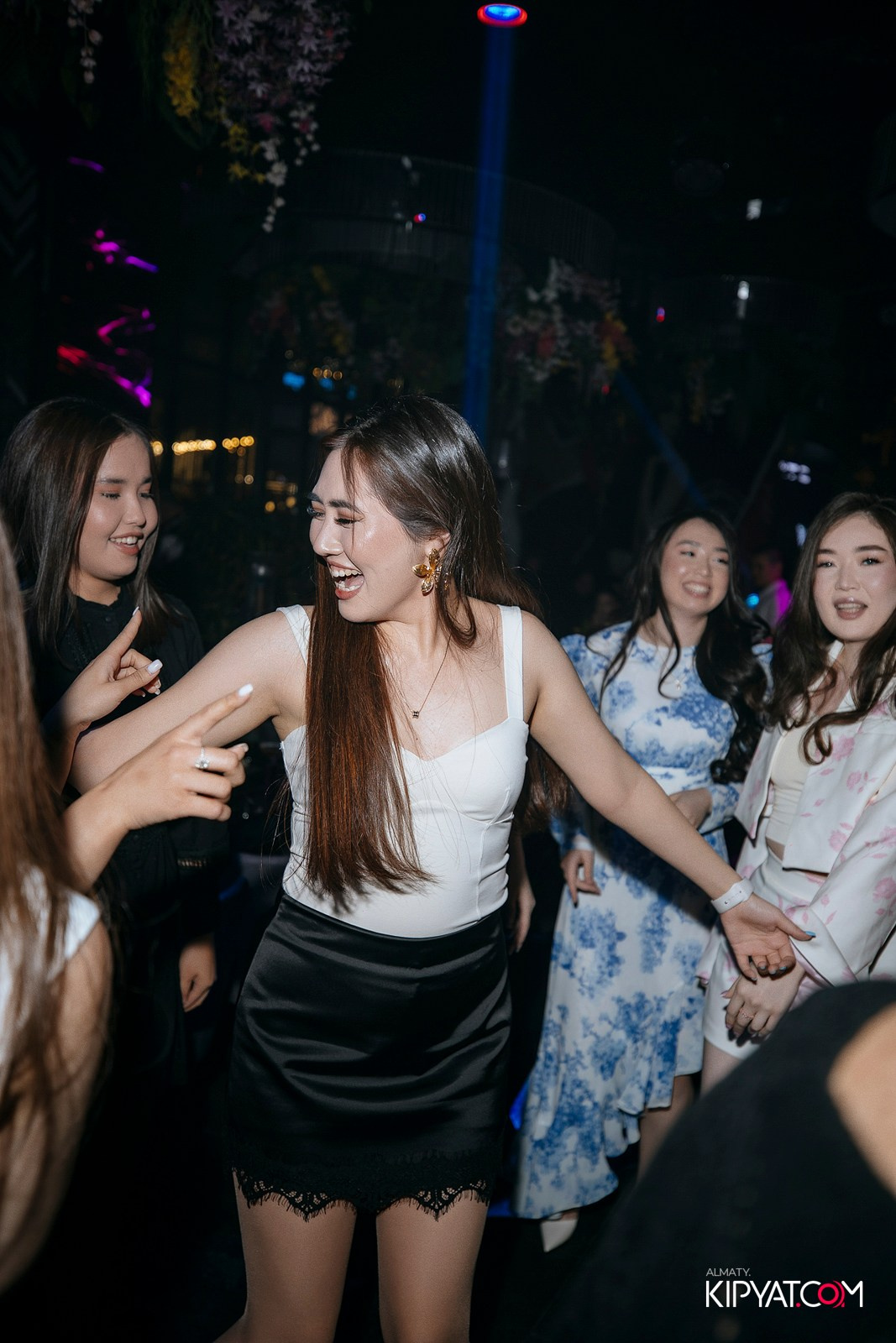 FRIENDS BAR & TERRACE. КИПЯТКОМ АЛМАТЫ! Фотосъемка мероприятий в Алматы