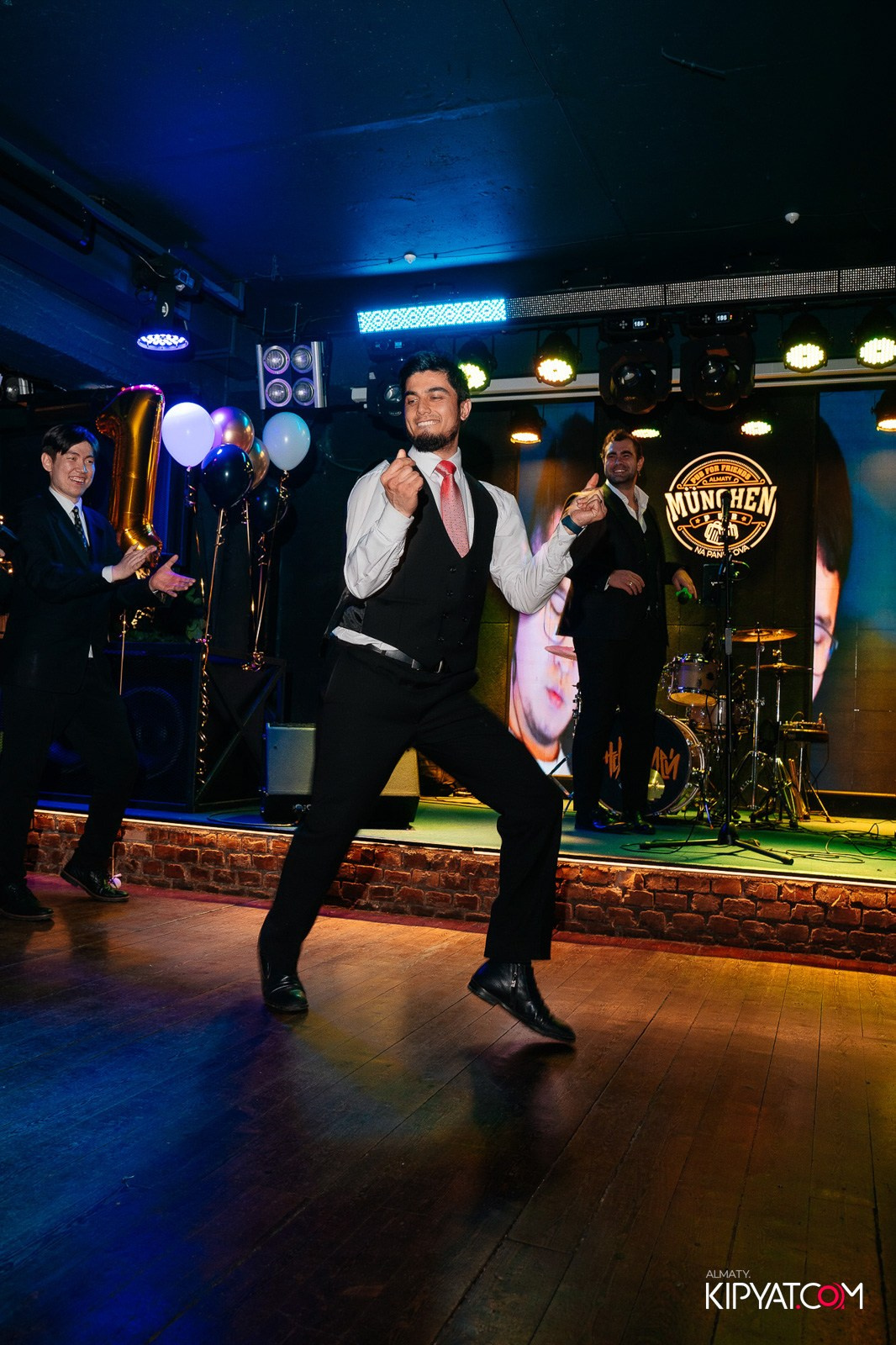 ДЕНЬ РОЖДЕНИЯ — MUNCHEN PUB NA PANFILOVA. КИПЯТКОМ АЛМАТЫ!