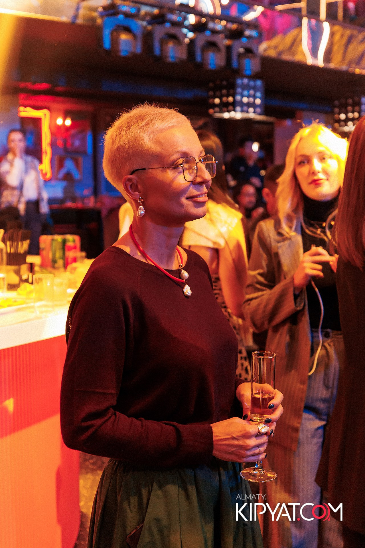 ПРЕЗЕНТАЦИЯ КНИГИ ВИКТОРА ЕЛИСЕЕВА. КИПЯТКОМ АЛМАТЫ!