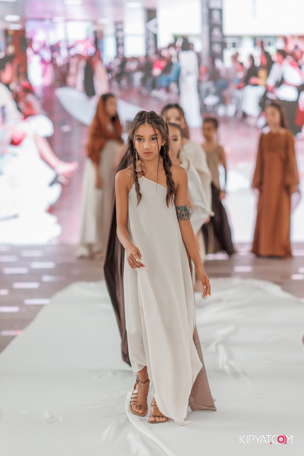 JUNIOR FASHION SHOW. КИПЯТКОМ АЛМАТЫ!