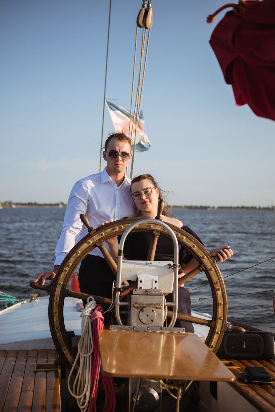 Захар и Татьяна. Прогулочная съемка на яхте. Фотографы в городе Волгограде — Людмила Агеева и Алексей Околелов
