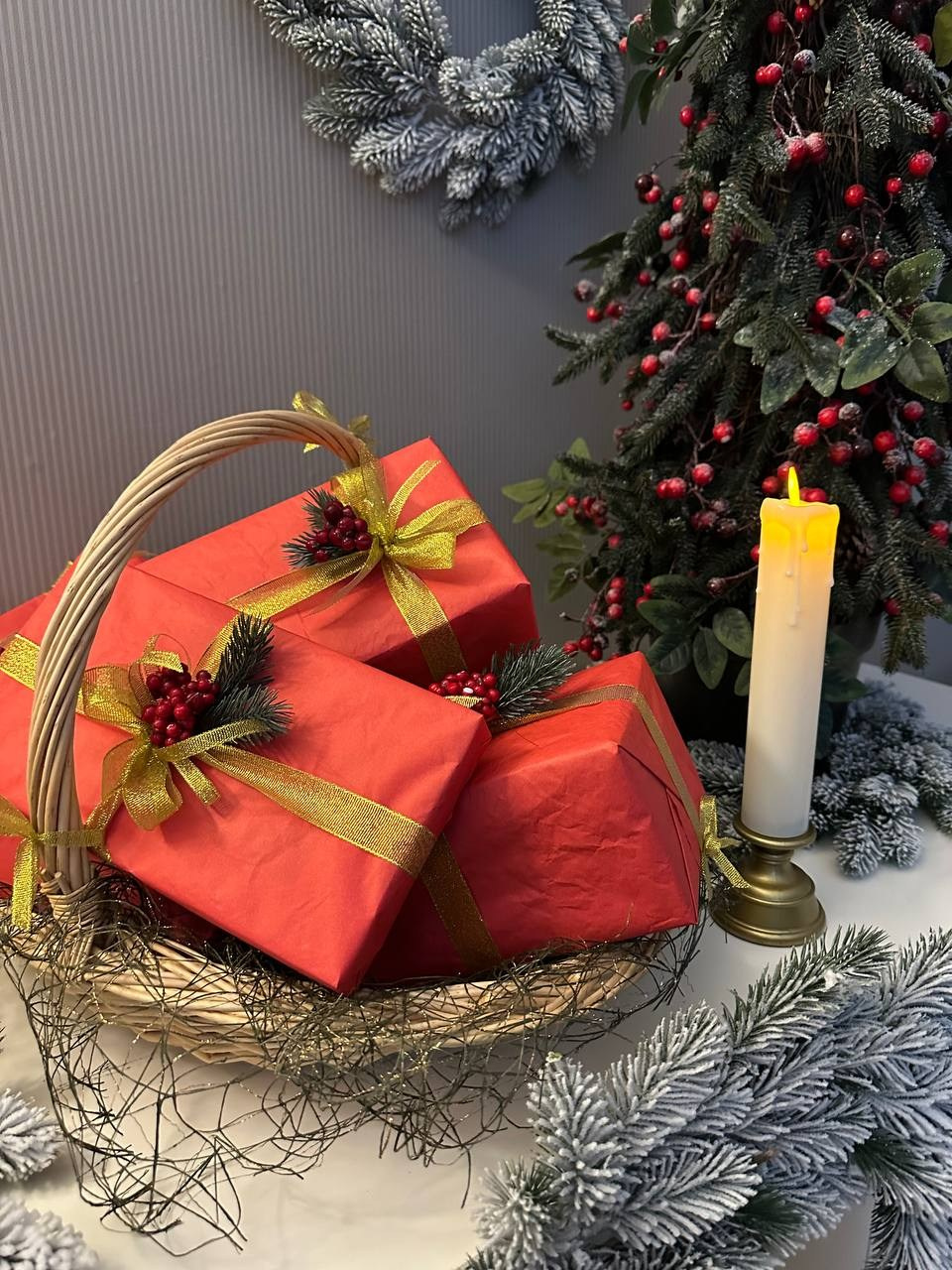Новогодняя корзина. Студия подарочных наборов «Владия»