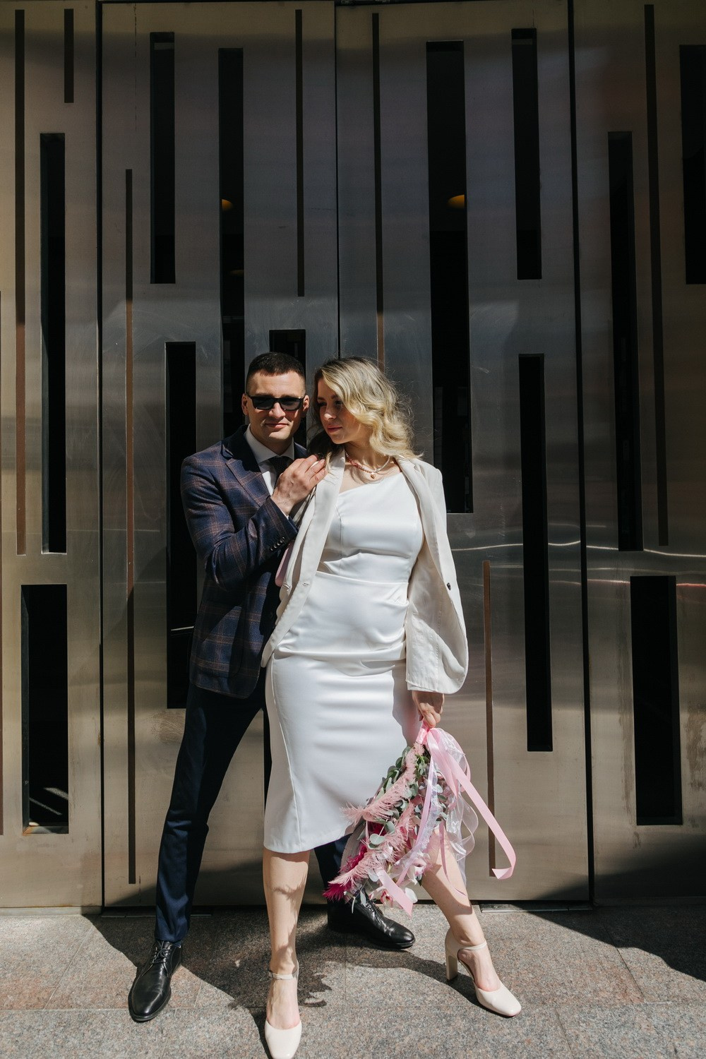 свадебное платье в спб, найти свадебный салон, букет для невесты, хороший ведущий на свадьбу, костюм для жениха, платье для невесты,  подшить свадебное платье, ателье свадебное, фотограф на свадьбу, выпуск, праздник, венчание