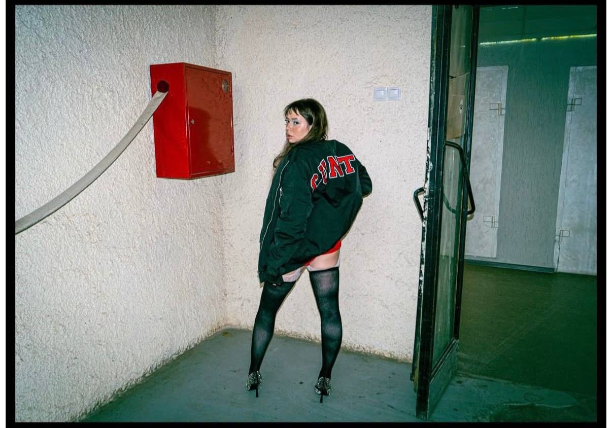 надпись на курточке cunt - заказать бомбер/куртку на сайте katya slayer