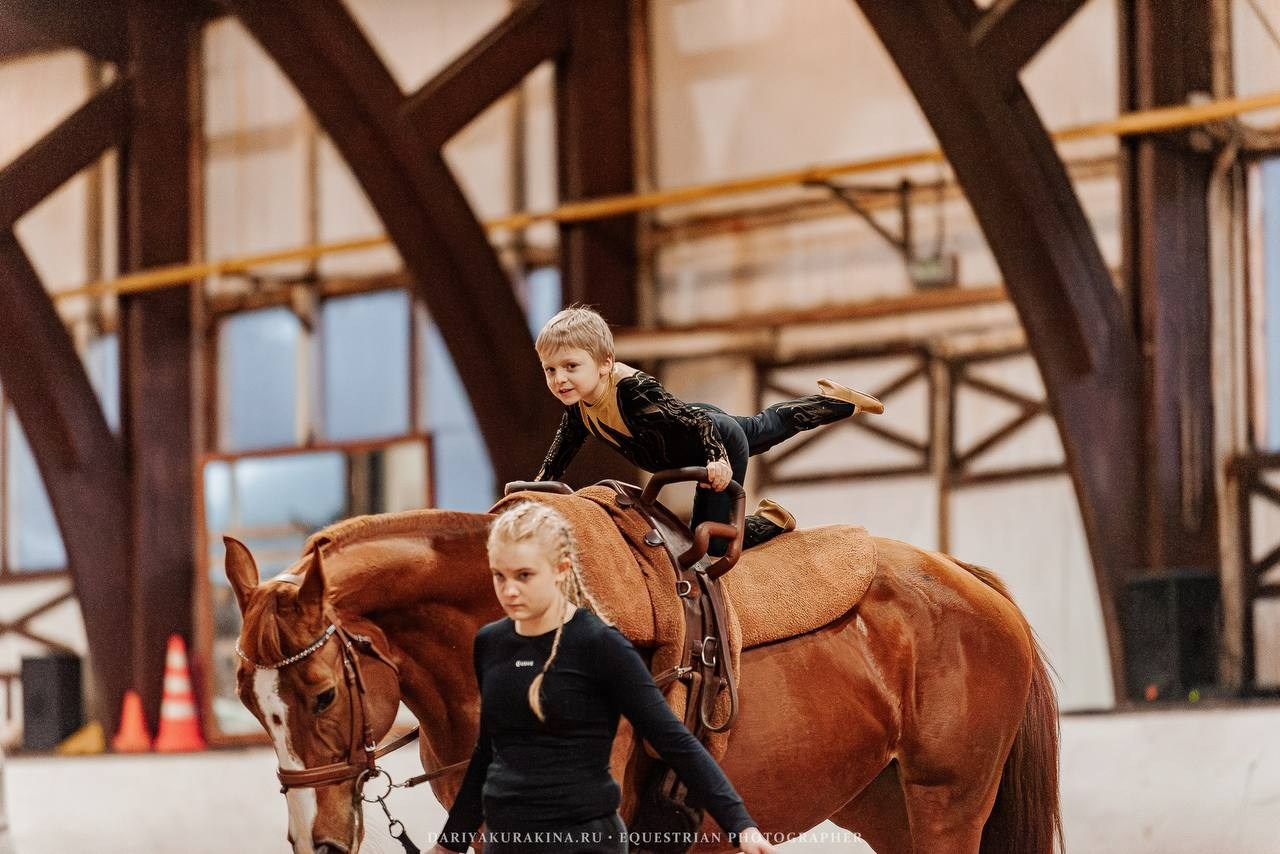 Чемпионат и Первенство МО по ВОЛЬТИЖИРОВКЕ. Куракина Дарья • Конный фотограф