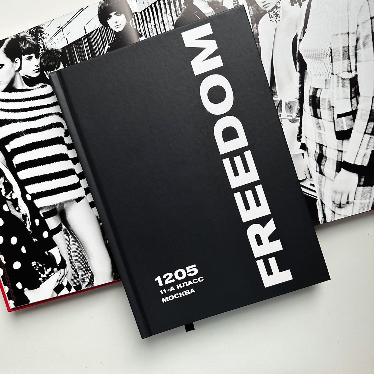 Виды выпускных альбомов для школы 9-11 класс в Иваново Ярославле Костроме Владимире. Выпускные альбомы в Иваново в детский сад и школу. Александр и Светлана Янкины