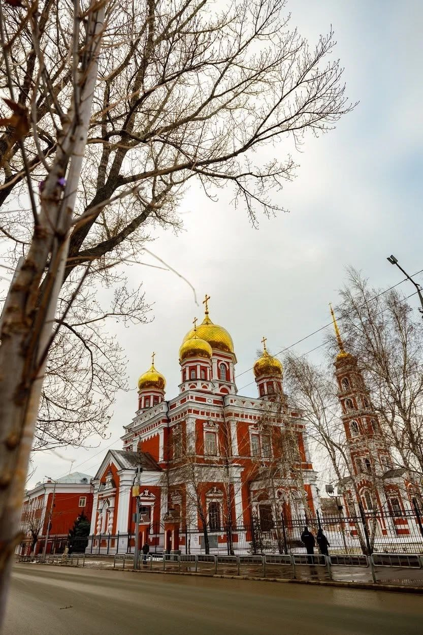 Благочинный Северо-Западного округа принял участие в Архиерейском Богослужении в соборе Покрова Пресвятой Богородицы. Саратовское Северо-Западное благочиние