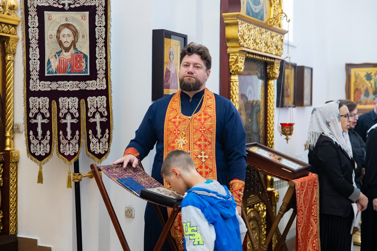 Архиерейское Богослужение в Неделю 4-ю по Пятидесятнице. Саратовское Северо-Западное благочиние