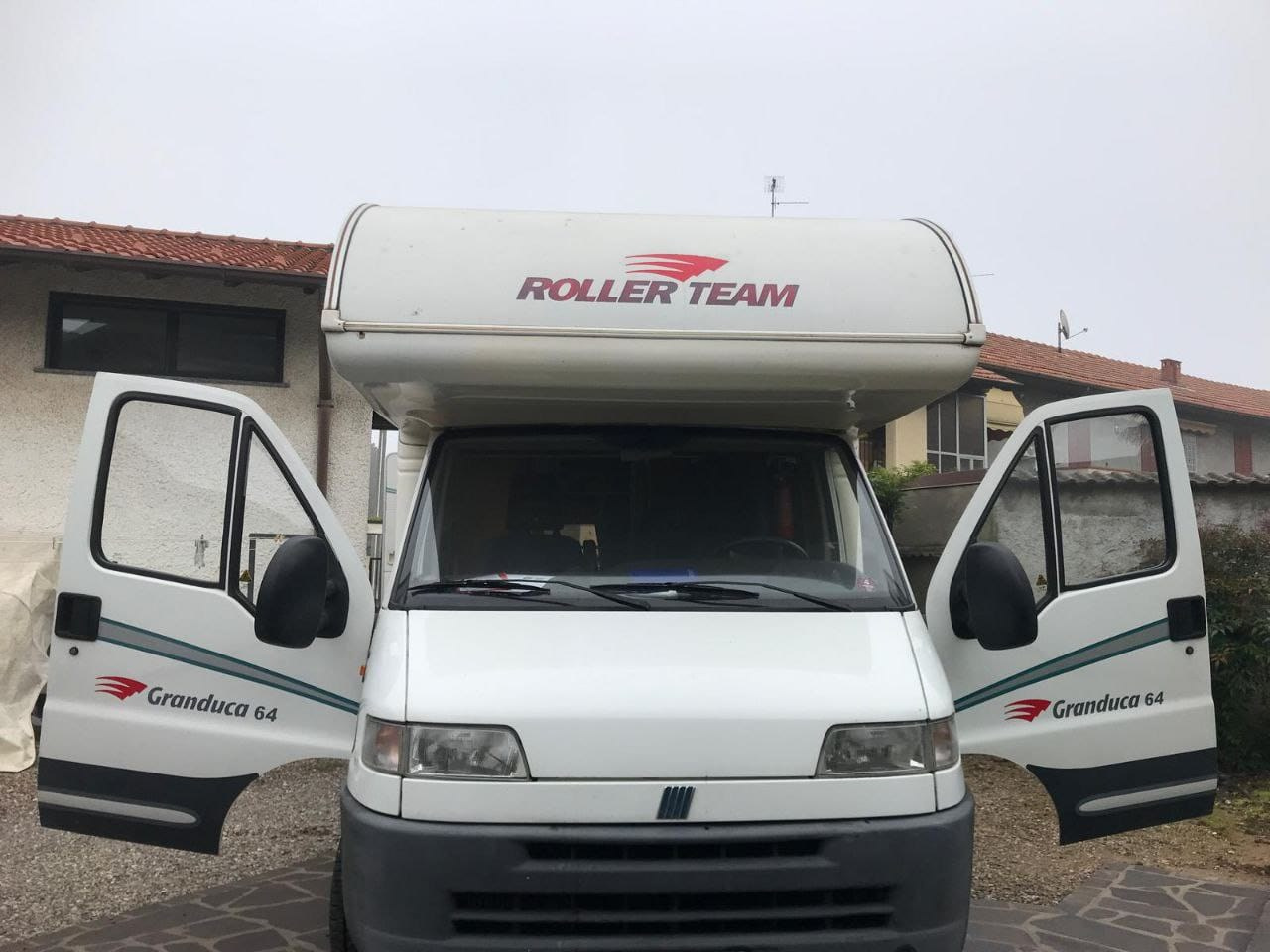 КЕМПЕР «Roller Team Granduca 64». Кемпердлявас — аренда Автодома для путешествий по Белоруссии! Путешествуйте с комфортом!