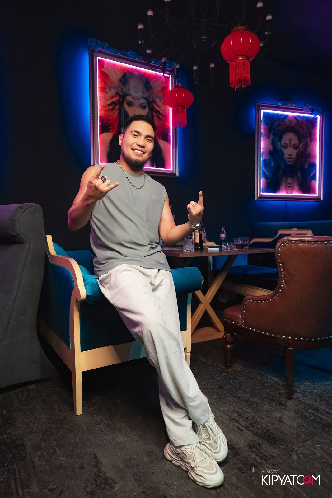 UYAT EMES BAR. КИПЯТКОМ АЛМАТЫ!