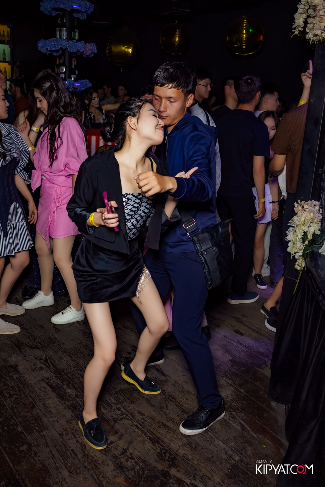 UYAT EMES BAR. КИПЯТКОМ АЛМАТЫ!