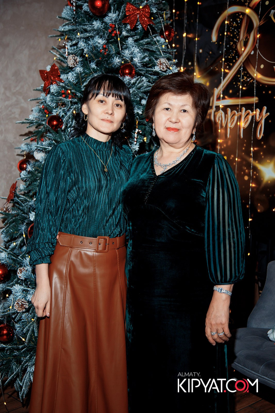 КАФЕ ЖАСМИН НА МОМЫШУЛЫ. КИПЯТКОМ АЛМАТЫ!