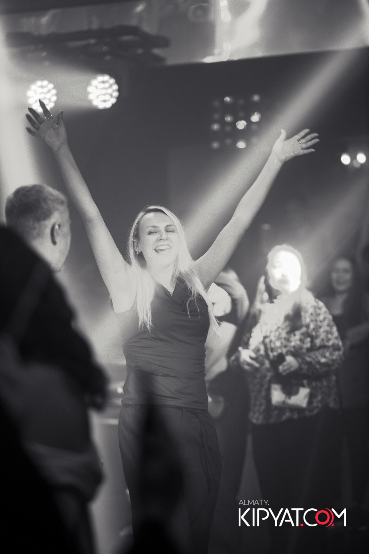 КОНЦЕРТ ГРУППЫ HIFI SANTA BARBARA. КИПЯТКОМ АЛМАТЫ!