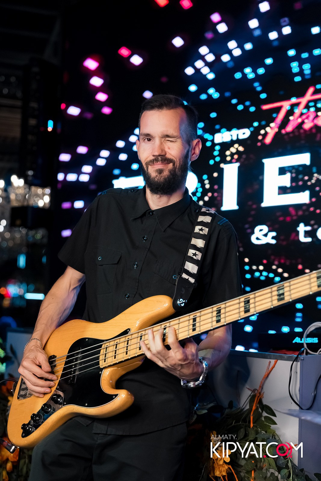 FRIENDS BAR & TERRACE. КИПЯТКОМ АЛМАТЫ!